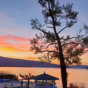 Situation Exceptionnelle Pour Ce Cosy Avec Terrasse Sur Lac, Dans Résidence Avec Et Ponton Privee Appartement